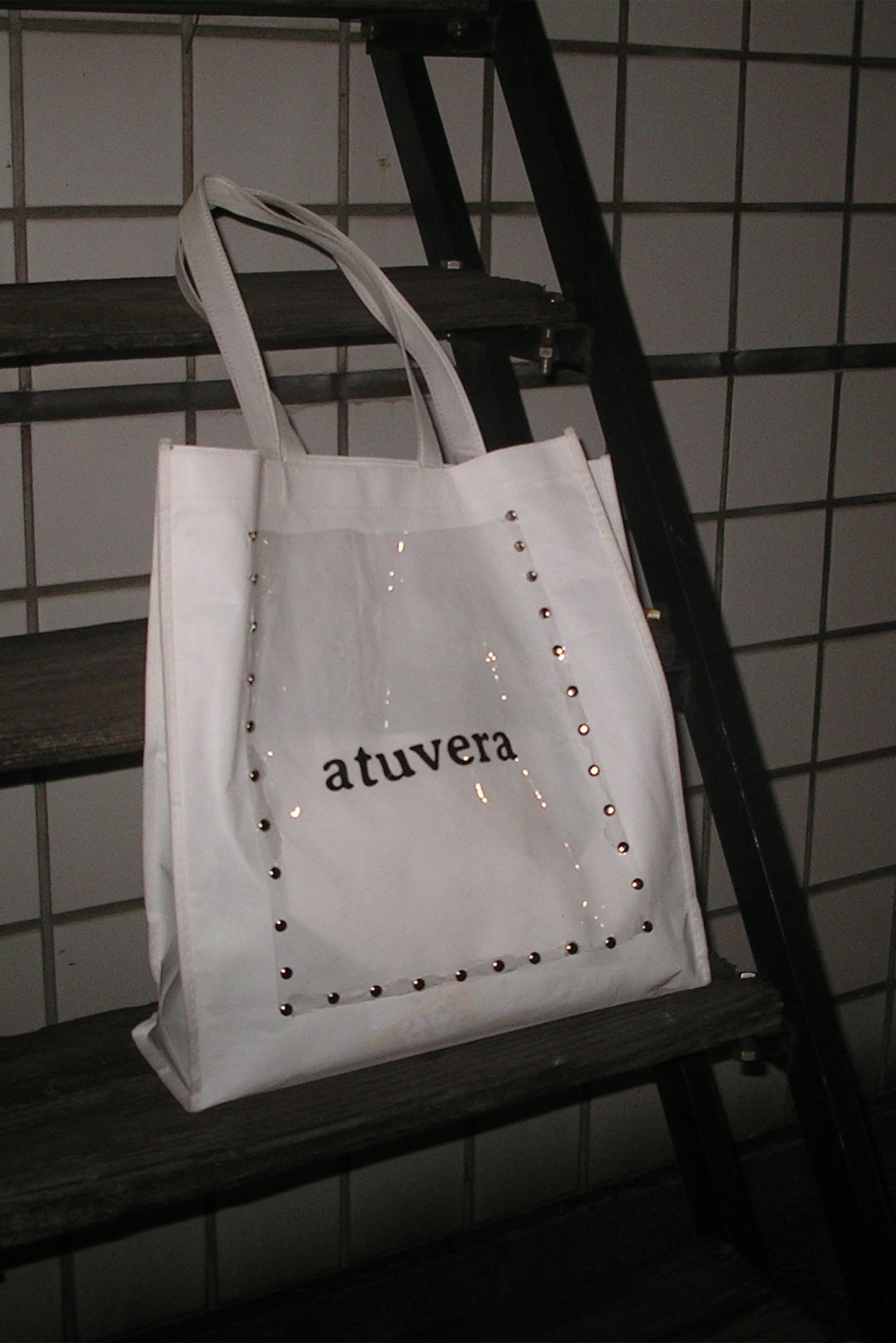 Shopping white bag pocket silver details